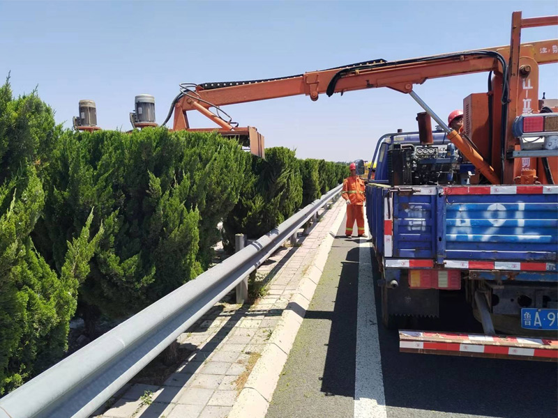 高速公路綠籬機主要配件有哪些？